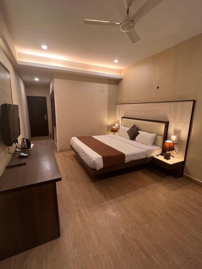 Hotel Sb Castle Kanpur Zewnętrze zdjęcie