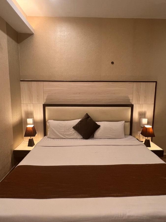 Hotel Sb Castle Kanpur Zewnętrze zdjęcie