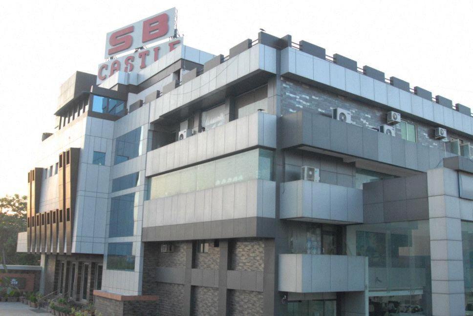 Hotel Sb Castle Kanpur Zewnętrze zdjęcie