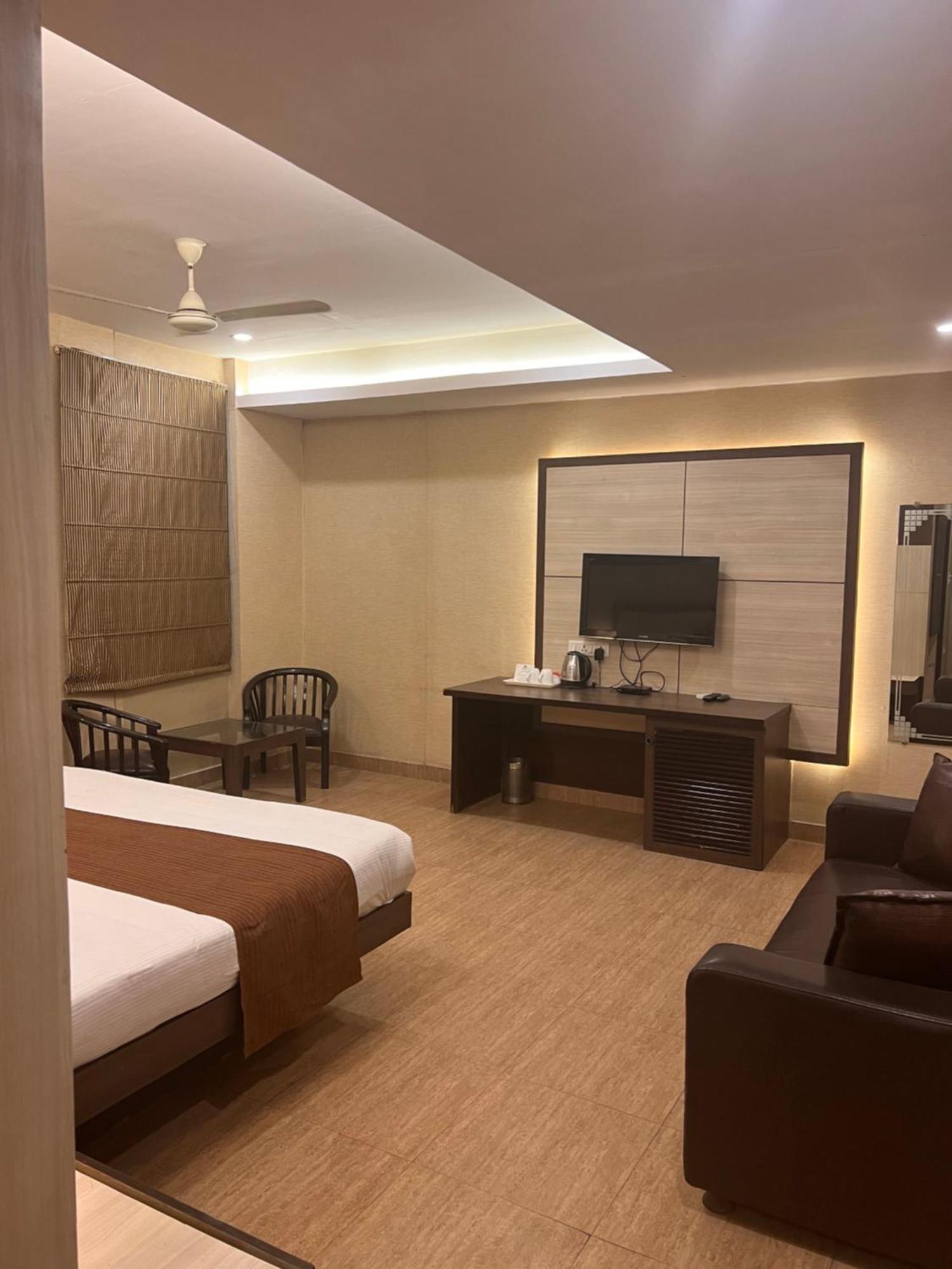 Hotel Sb Castle Kanpur Zewnętrze zdjęcie