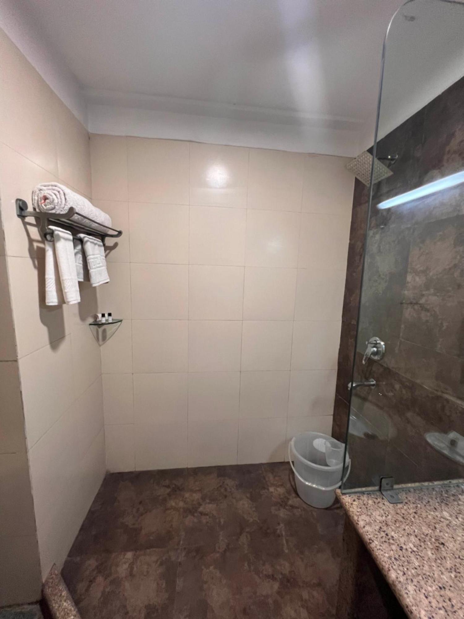 Hotel Sb Castle Kanpur Zewnętrze zdjęcie
