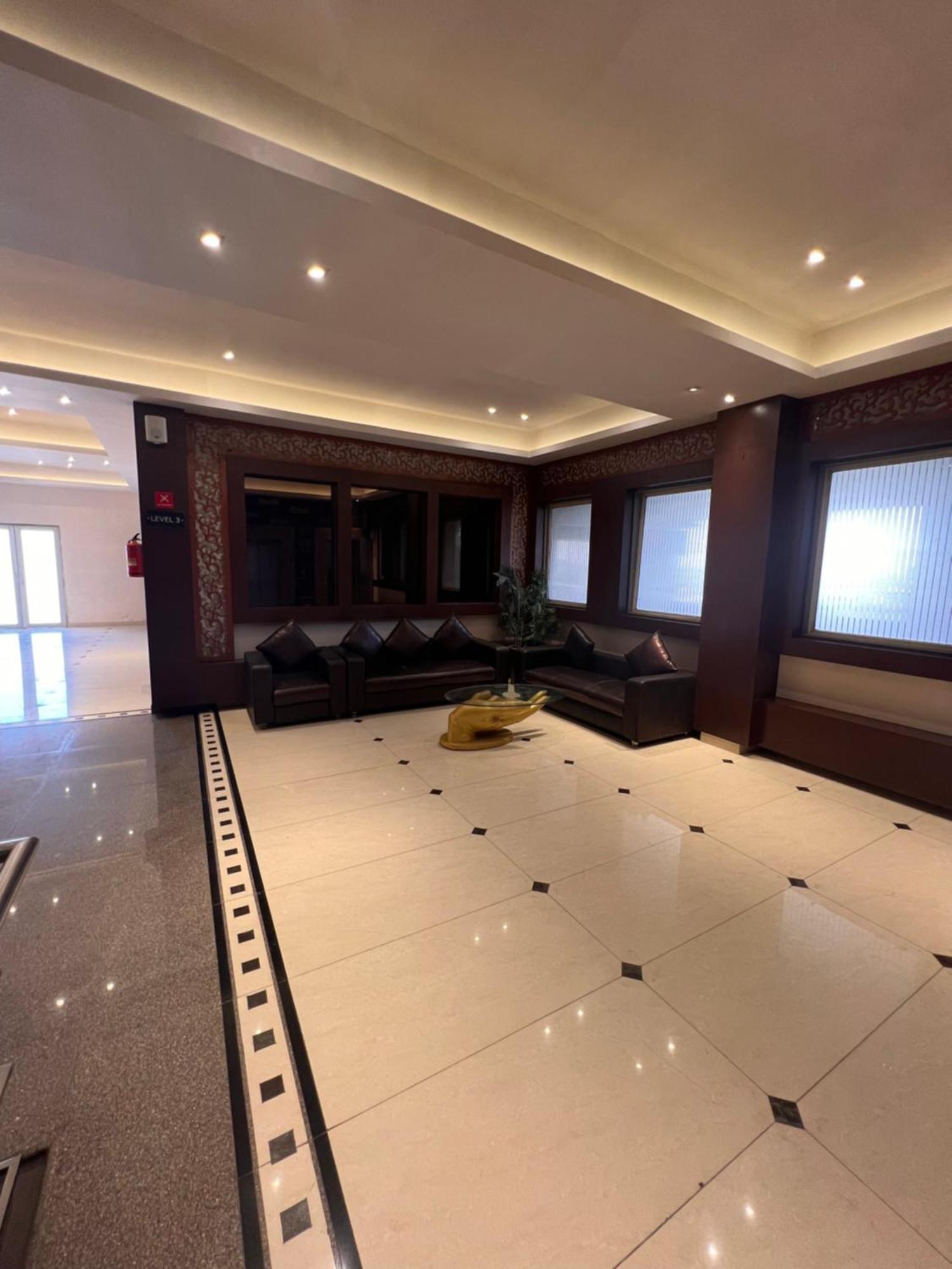 Hotel Sb Castle Kanpur Zewnętrze zdjęcie