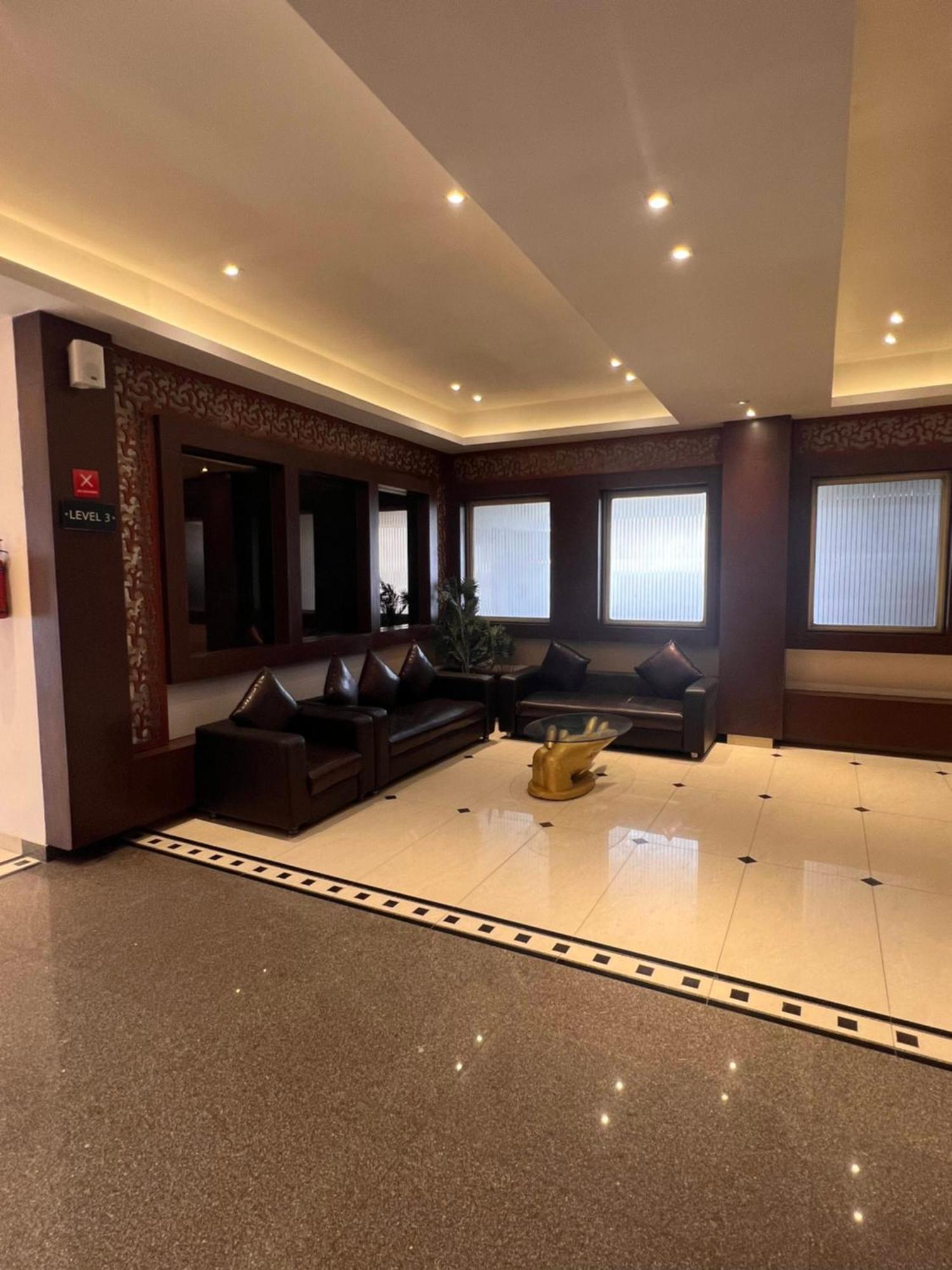 Hotel Sb Castle Kanpur Zewnętrze zdjęcie
